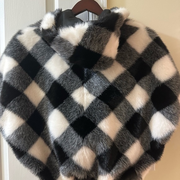 Monnalisa CHIC a collection faux fur poncho with hood worn once - Picture 2 of 6